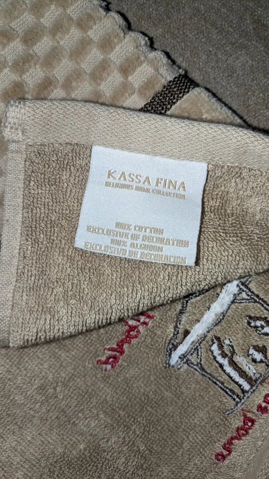 2 Large Kassa Fina Tan Embroidered Hand Towels 100% Cotton 16"X25" Holidays - Image 4 of 4