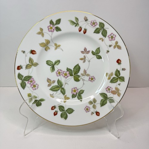 Wedgwood Wild Strawberry Bone China England 8" Salad Plate Gold Trim Set Of 6