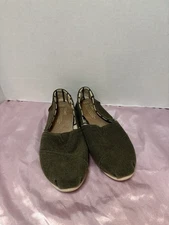 Tom’s Women’s Slip On Shoes Size 8.5 Army Green Color And Internal Pattern