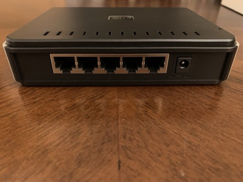 D-Link DGS-2205 5-Port 10/100/1000 Desktop Switch - Picture 11 of 12