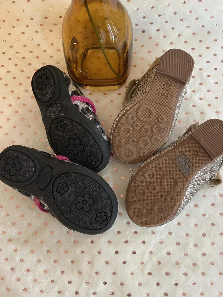 Zapatillas Cherokee para niños pequeños talla 5 leopardo y eslabón dorado brillante talla 4. Foto 4 de 4