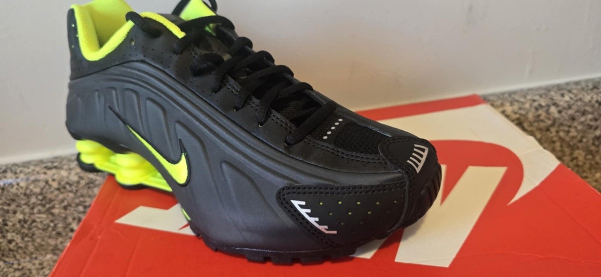 Nike Shox R4 GS CW2626 002 Black/ Volt Anthracite Size 6 Youth