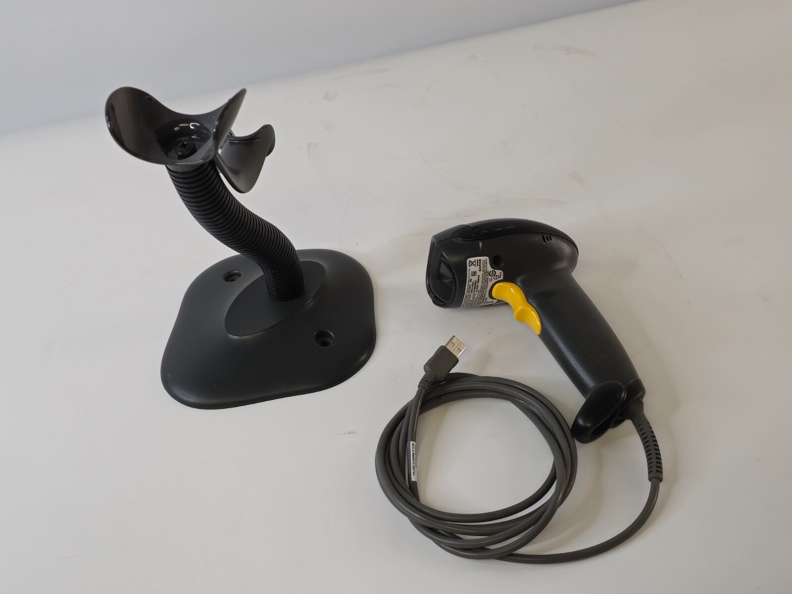 Motorola DS4208-SR00007WR Handheld USB Barcode Scanner with USB Cable 1D 2D 