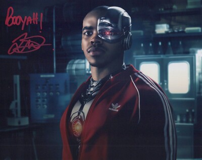 JOIVAN WADE in DOOM PATROL als Victor Stone/ Cyborg. COA. In Pers. 10''x8'' #638