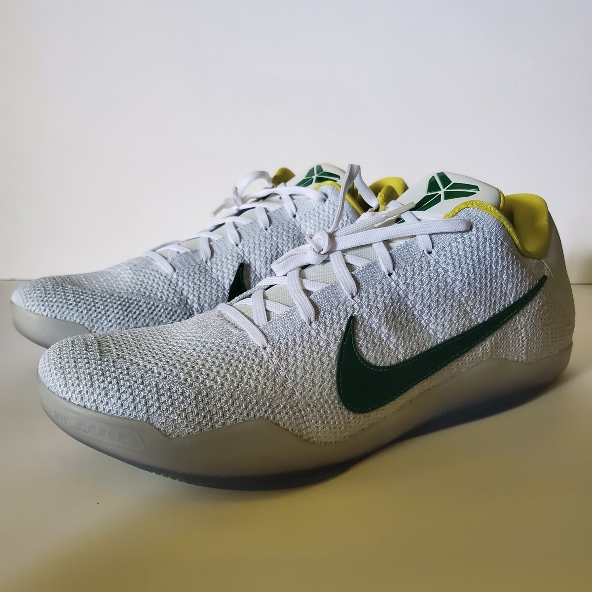 NEW Nike Oregon Ducks PE Kobe 11 Elite Low WHT/APL GRN-YLW Size 17