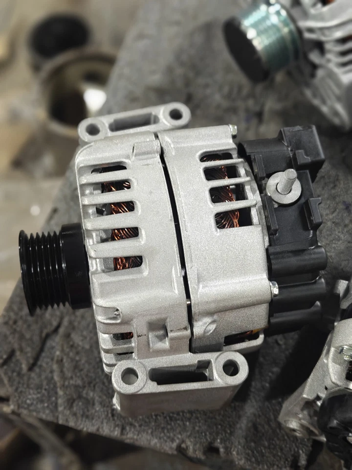 Alternator - 200 Amp (OEM) VALEO 439886 for Mercedes-Benz Brand - Image 2 of 2