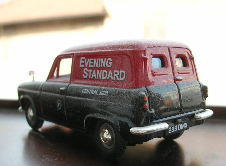 FORD 300E furgone scala 1/43 Vanguards Evening Standard van trasporto giornali - Immagine 2 di 4