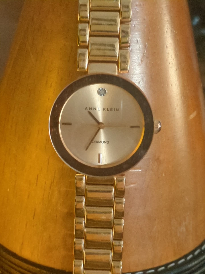 Reloj para mujer Anne Klein tono oro rosa esfera rayos de sol, AK-3528RGRG, diamante genuino Foto 4 de 4