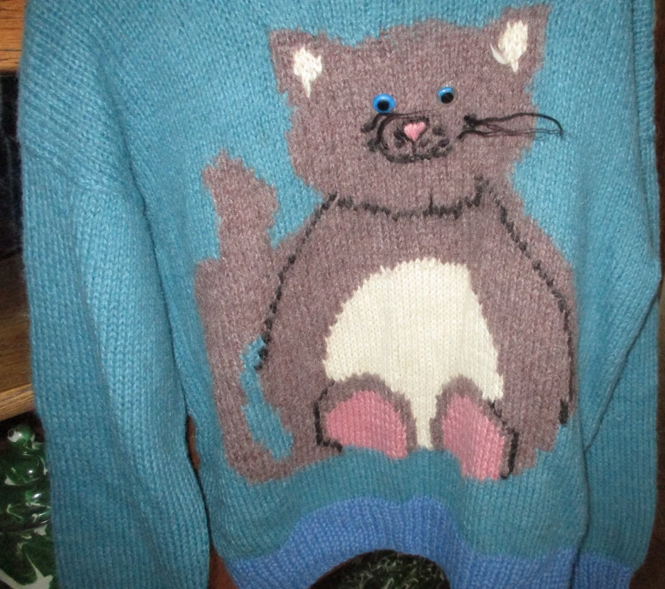 Suéter Pullover Azul KUMPI Vintage Años 80. Hecho a mano en Bolivia. S (7-8) Foto 3 de 4