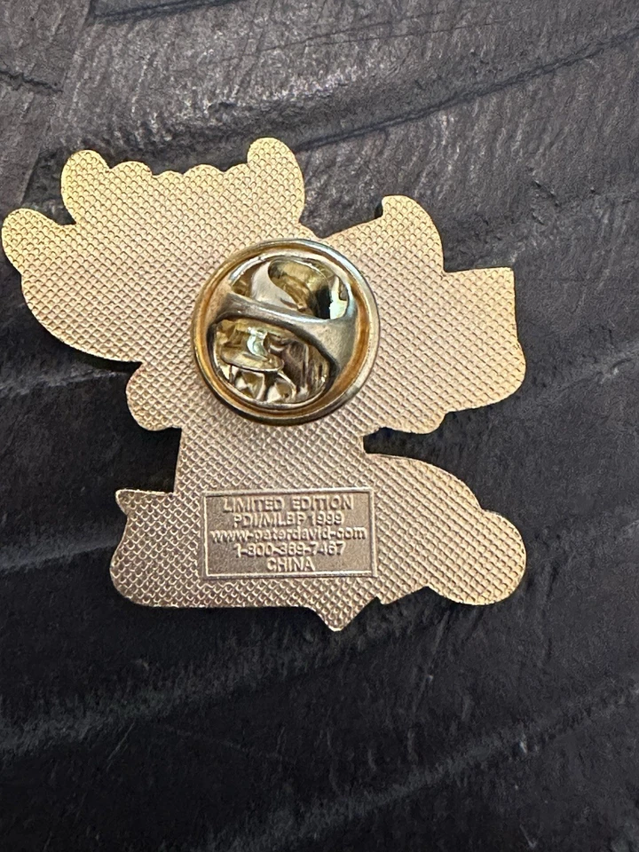 Cleveland Indians (Guardians) Lapel Pin 1999 Limited Edition Gold Reindeer - Image 2 of 2