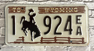 1978 Wyoming Automobile License Plate Cowboy Bronco 1 924 EA