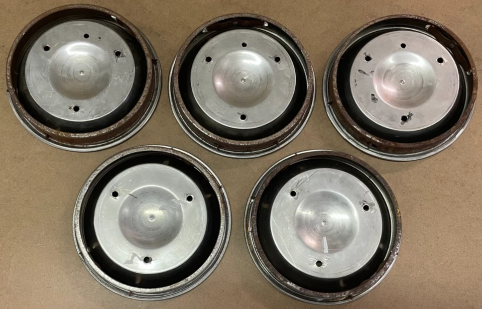 Conjunto de tampas de cubo central de roda de arame McLEAN (5) 1955-66 Ford Thunderbird - Imagem 3 de 4