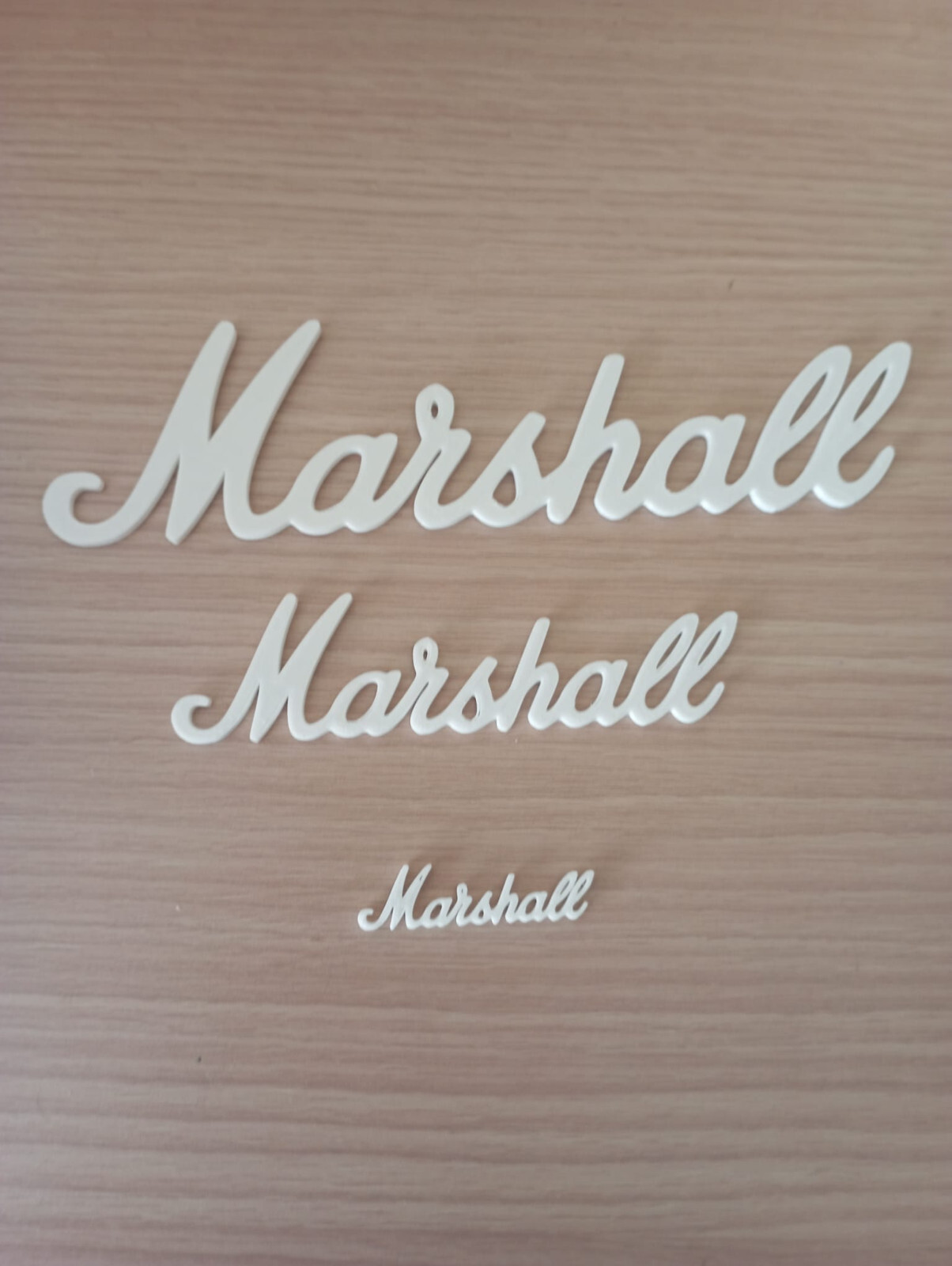 Logo marshall, amplificador, varias medidas  a elegir colores blanco y dorado