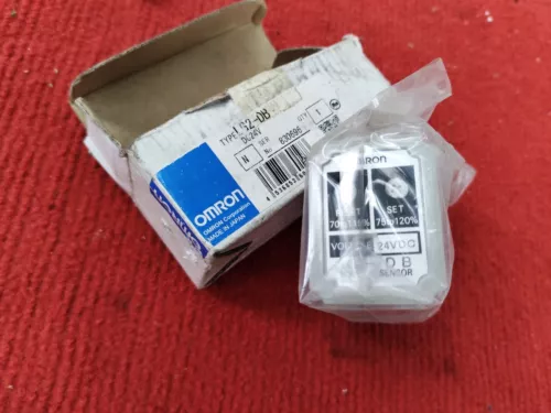 P:MP10 OMRON LG2-DB VOLTAGE SENSOR DC24V SET 75 TO 120% RESET 70 TO 115% LG2DB 8