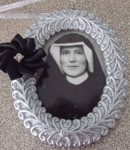 Nuevo Santa Faustina Divina Misericordia Santa Marco Religioso Adorno de Navidad - Imagen 2 de 3