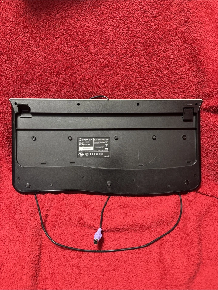 Vintage Gateway KB-0532-US-TP Wired Keyboard Black and silver Works Great - Image 2 of 3