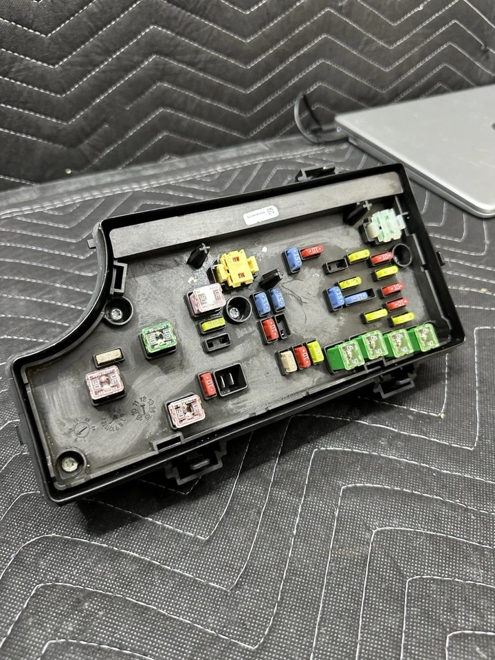 Dodge Avenger Chrysler 200 2011-2014 caja de fusibles módulo de control de carrocería P04692346AE Foto 3 de 4