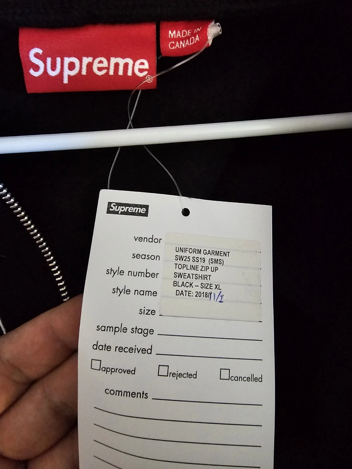 LOT VINTAGE SUPREME AVEC ÉCHANTILLONS DU SIÈGE DES EMPLOYÉS À NYC NON PORTÉ NEUF !!!