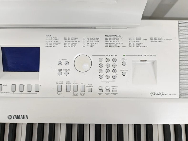 Yamaha DGX660 in white, Portable Grand, stand + pedal stock eBay