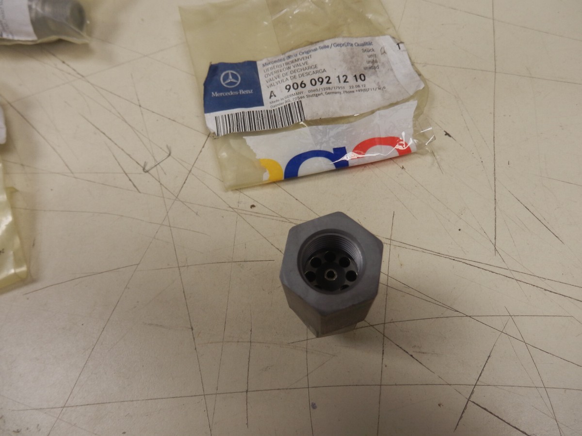 Genuine OEM Mercedes Benz Overflow Valve A9060921210 Free Shipping 
