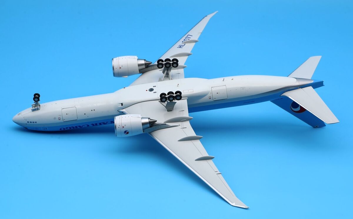 JC Wings 1:200 Korean Air Cargo Boeing B777-200LRF Diecast JC Wings 1:200 Korean Air Cargo Boeing B777-200LRF Diecast