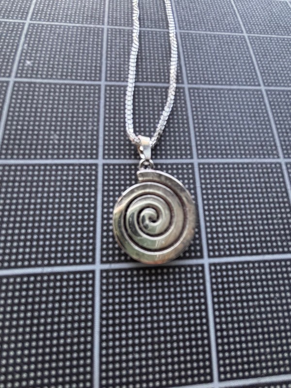 Newbridge silverware Tara pendant necklace