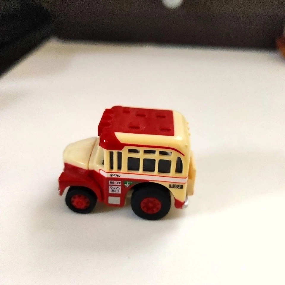 Autobús con capó Yamagata Kotsu Choro-Q Foto 3 de 4