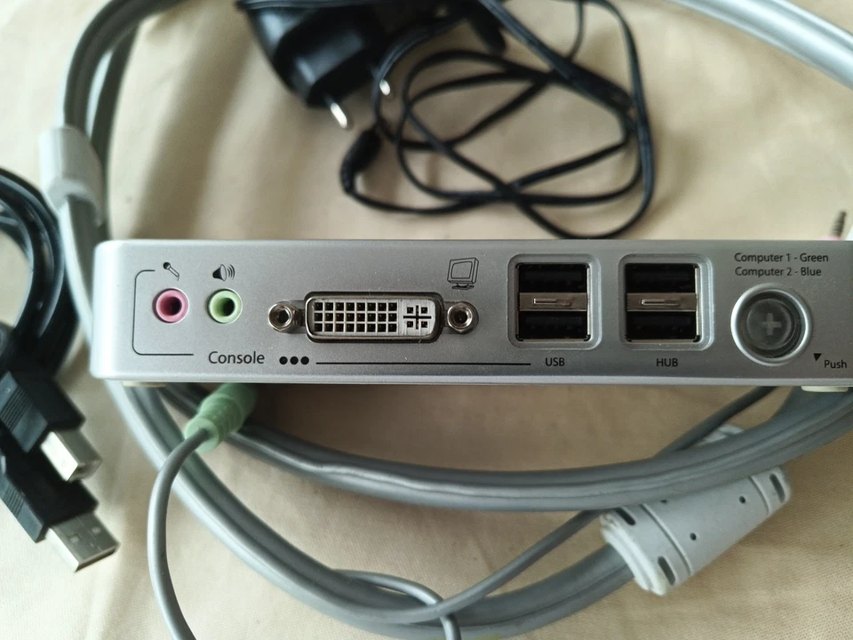 StarTech 2-Port USB DVI KVM Switch-Set & Kabeln, USB 2.0 Hub und Audio SV211KDVI - Bild 3 von 4