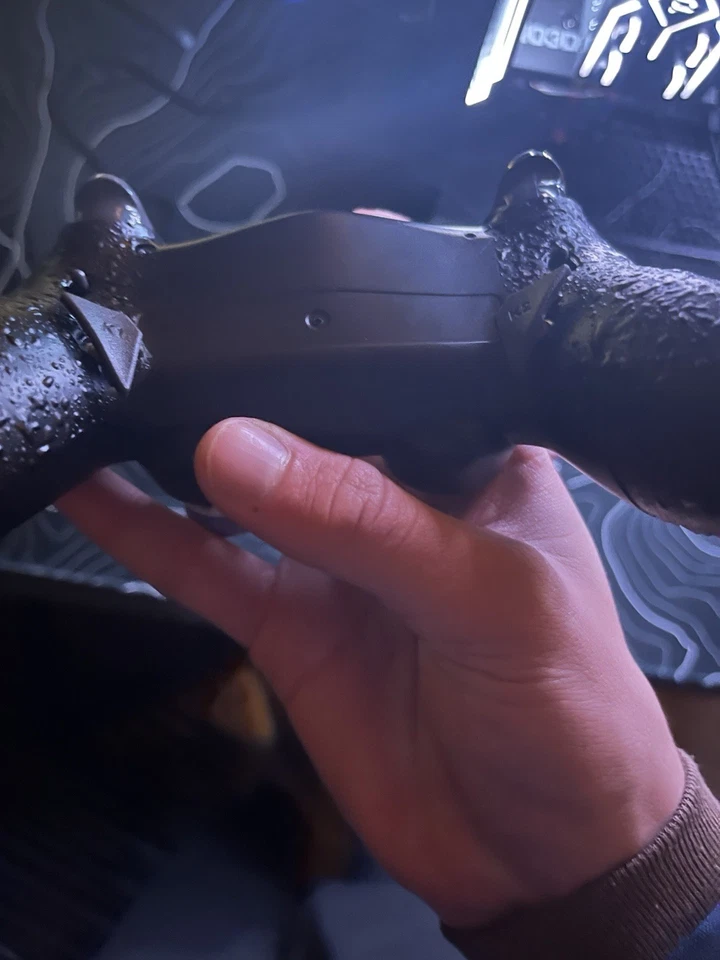 Controle PS4 com duas pás traseiras funciona com Bluetooth e conexão com fio - Imagem 2 de 2