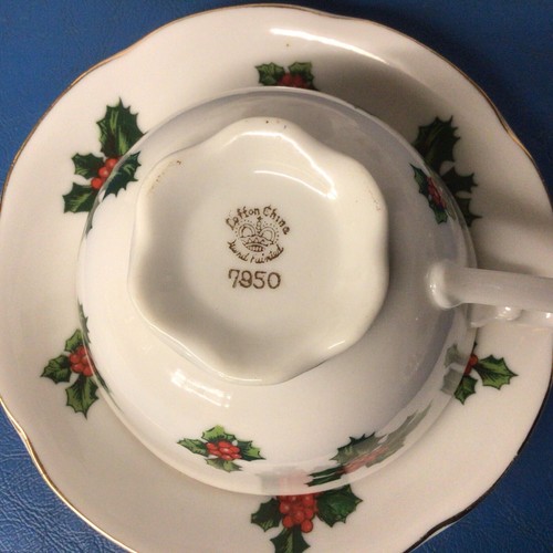 Vintage LEFTON BONE CHINA TEA CUP SAUCER Holly Berries Gold #7950 Set of 6 - Picture 10 of 12