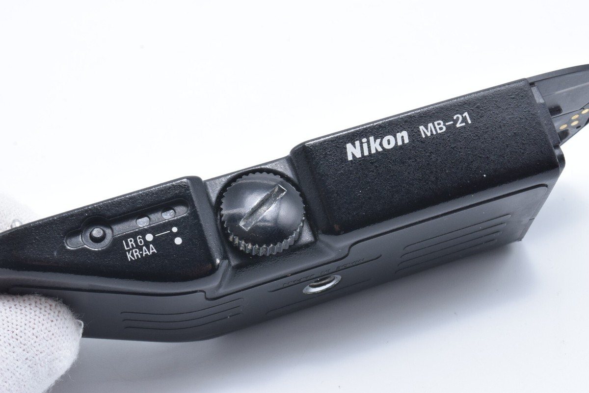 NIKON　MB‐21 Nikon MB-21 High Speed Battery Pack - Boxed -
