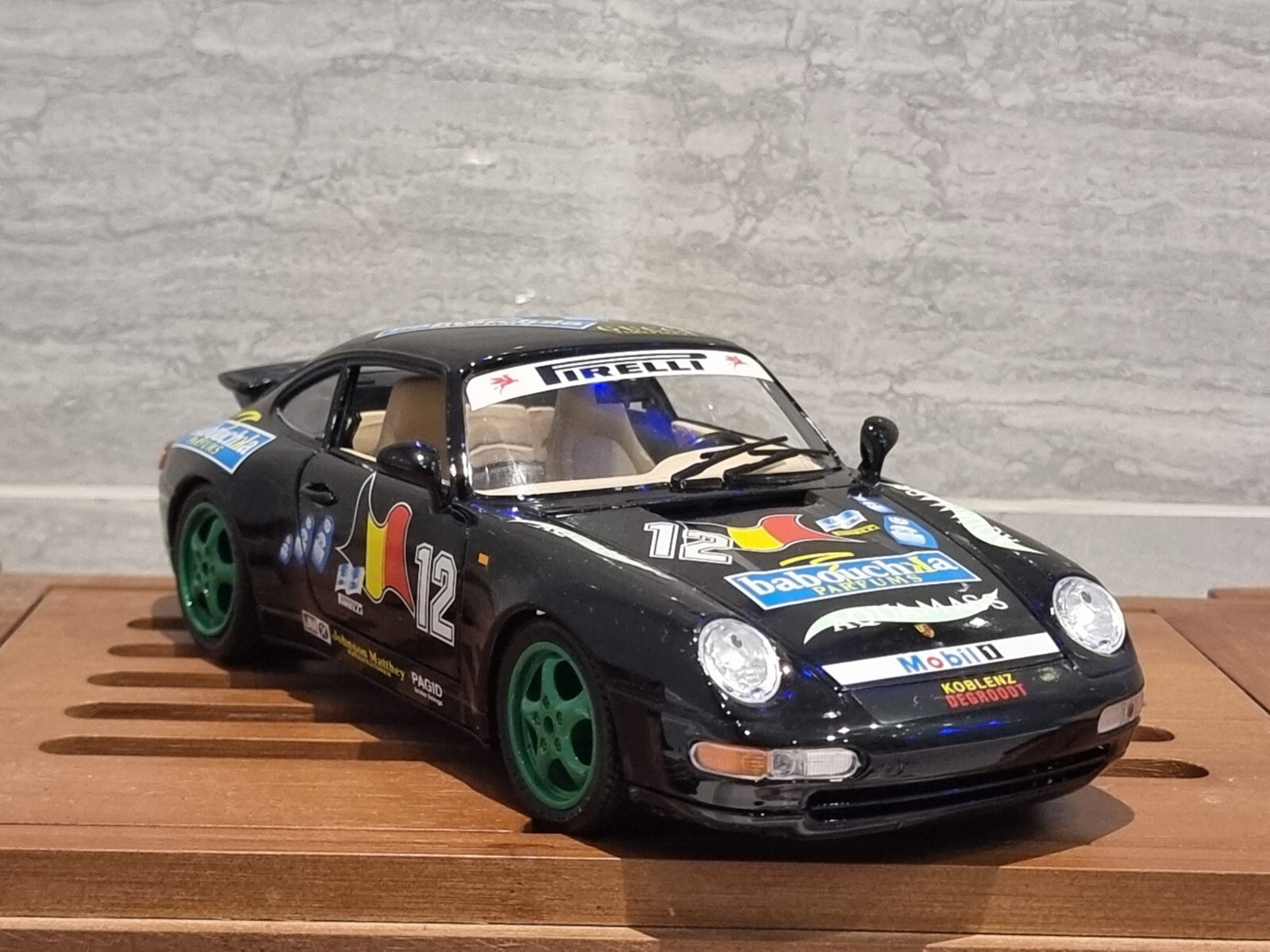 Foto 1 di 24