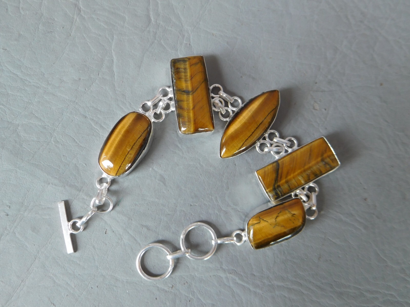 Bracelet en oeil de tigre marron et perles argentées pour femme