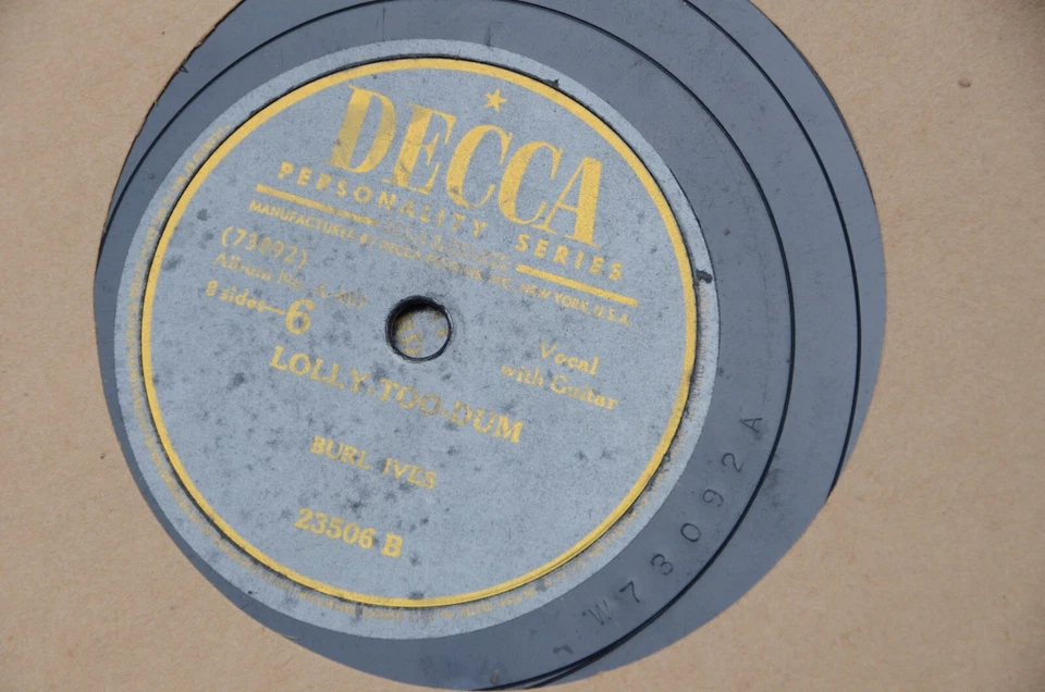 Burl Ives Collection  Album Cover from another artist, cover & 4- 78 rpm (Lot 7) - Image 4 of 4