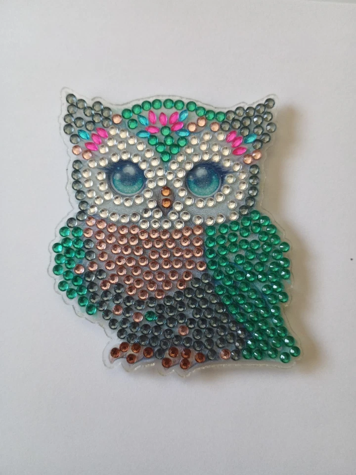 Imán de estrás de búho hecho a mano Foto 3 de 4