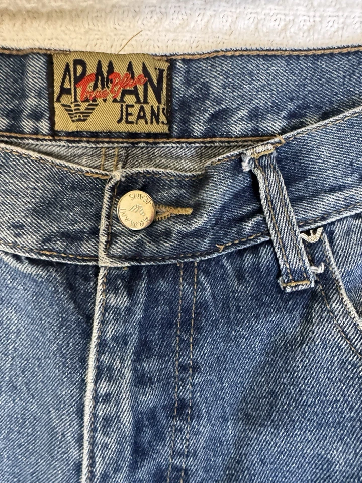 Jeans Emporio Armani Vintage | Denim Italia Azul Verdadero Años 90 | Etiquetado 34 Se Ajusta 32 Foto 2 de 4