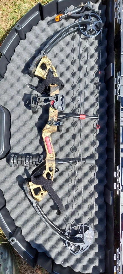 2018 PSE Stinger Left Handed with Accessories Bow and Arrow Hunting Archery - Image 2 of 4