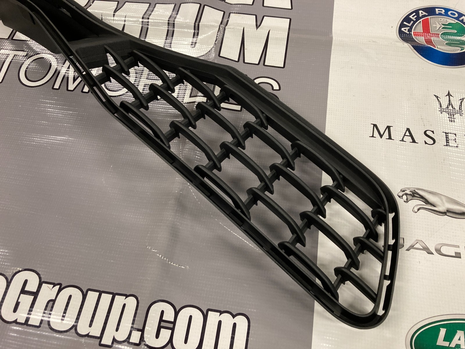 OEM Maserati Front Left-Hand Grill, Nero Diabolico, QP, Ghibli, 673006996