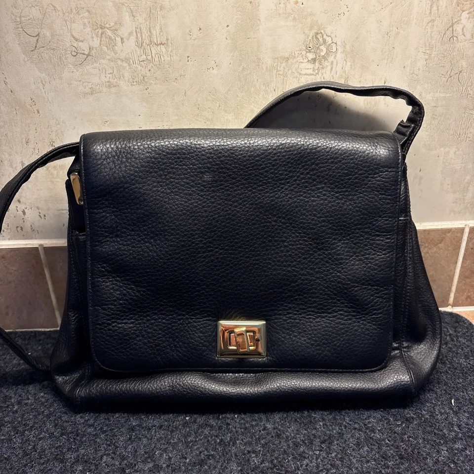 Bolso de hombro Jennifer Moore de cuero negro Foto 2 de 4