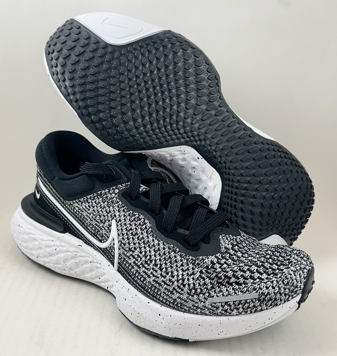 Nike ZoomX Invincible Run Flyknit Black White Low-top CT2228-103 Size 15 Nike ZoomX Invincible Run Flyknit Black White Low-top CT2228  main image 2