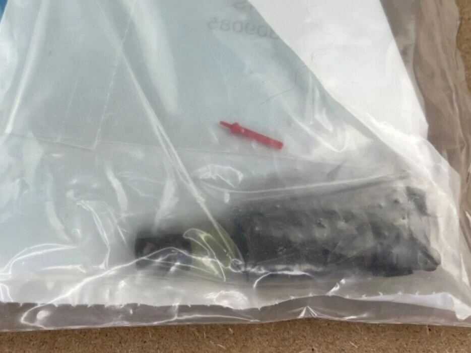 Amphenol Aerospace MS3116E8-4S  Circular MIL Spec Connector 4P #20 SKT  Set of 2 - Image 3 of 3