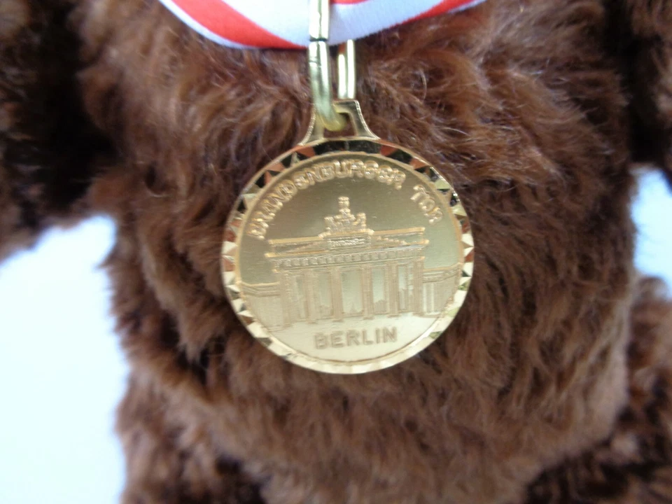 Steiff Teddy Bärliner 670961 32cm mit Musikwerk lim. Auflage (5918) - Bild 4 von 4