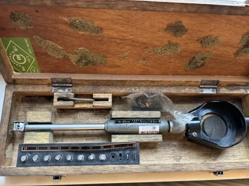MITUTOYO DIAL CYLINDER Gauge Series 511-133 18-35 mm