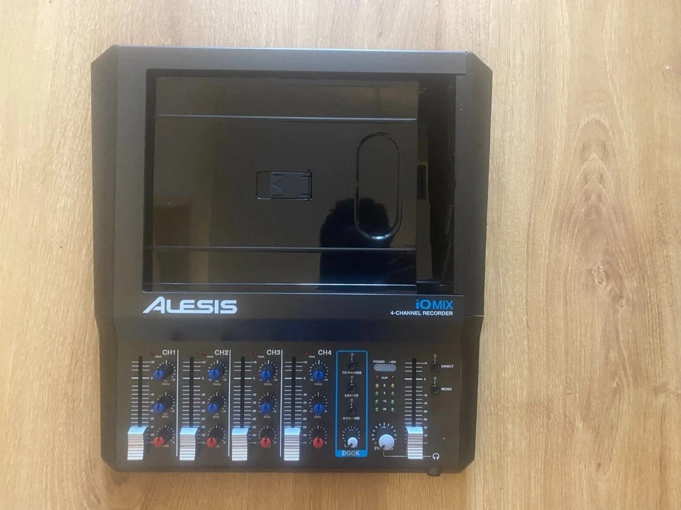 Alesis iO MIX - 4 Channel Audio Interface & iPad Mixer - Image 4 of 4