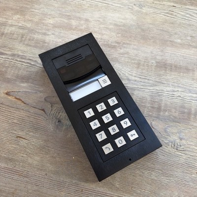 Control4 DS2 Türstation Gegensprechanlage, Kamera, Tastatur, Keilhalterung & Abdeckplatte