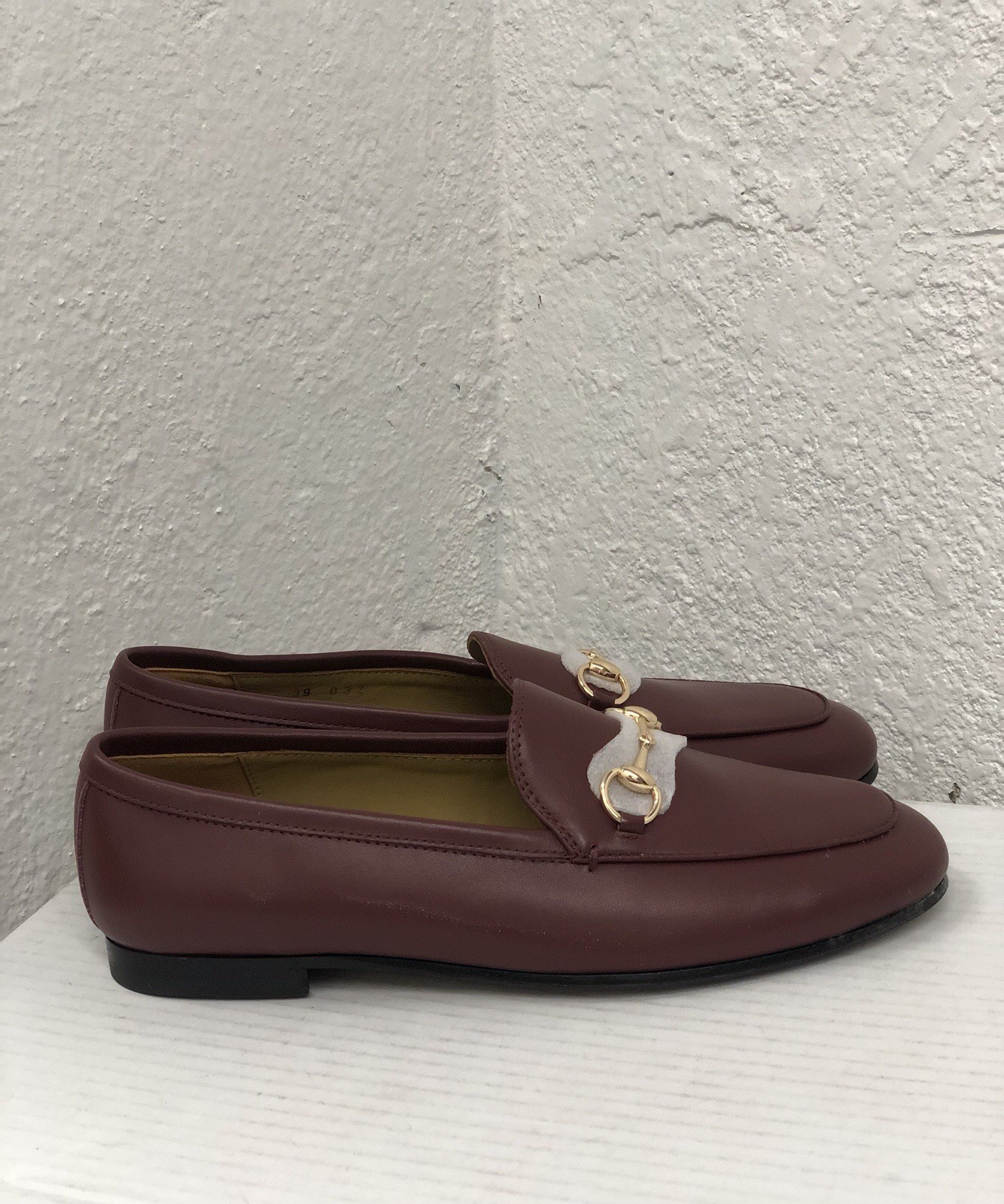 Massimo Dutti Womens Leather Loafers Flat Burgundy  Gold Accent EU 39 US 9 BB63