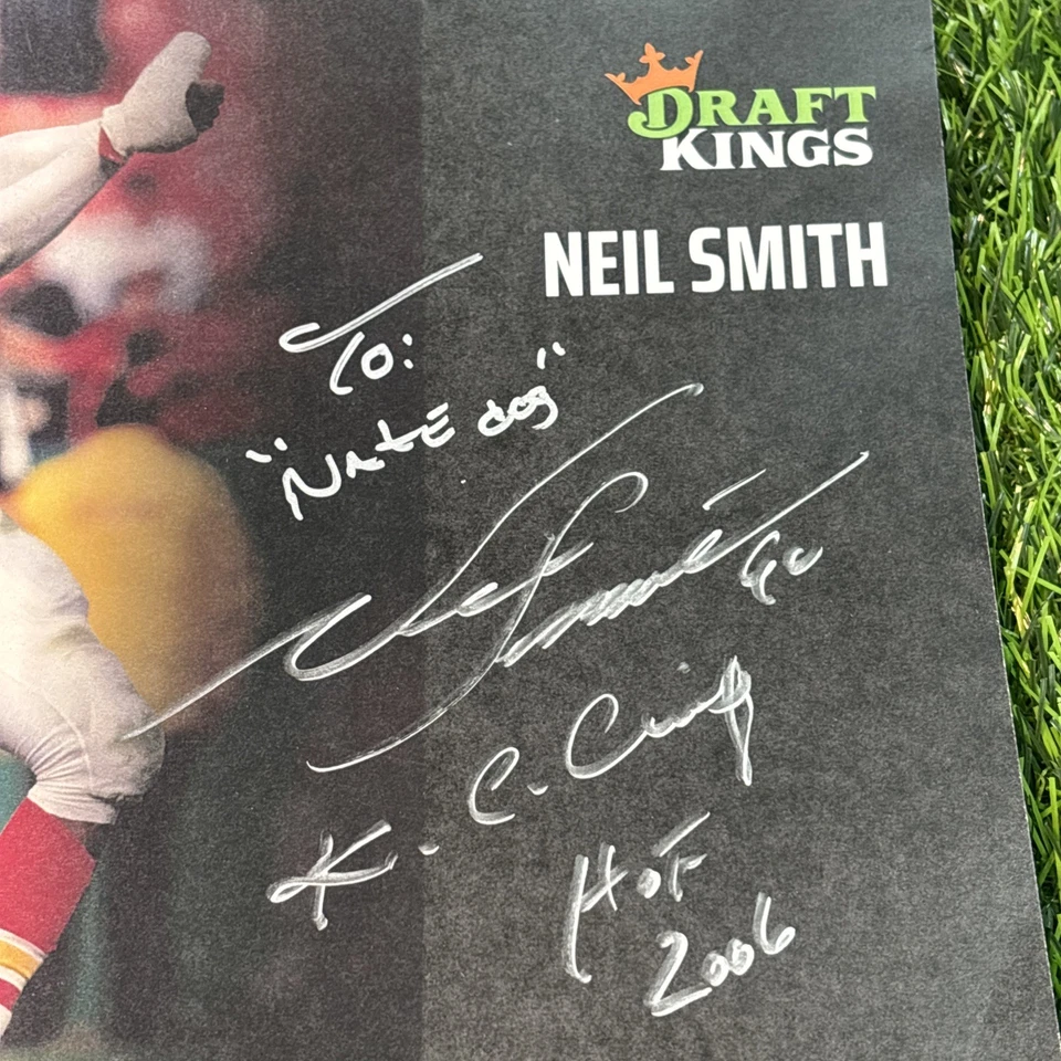 Póster fotográfico autografiado de Neil Smith DraftKings KC Chiefs Salón de la fama 2006 - firmado Foto 2 de 4