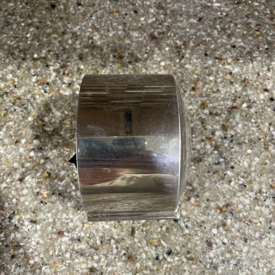 Reloj despertador de cabecera Pottery Barn estilo Art Deco plateado y negro funciona con pilas Foto 3 de 4