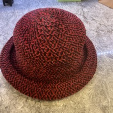 Vintage Y2K Villager Liz Claiborne Chenille Hat, Maroon Black Textured