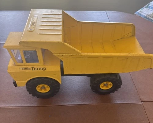 Tonka Classic Mighty Dump Truck